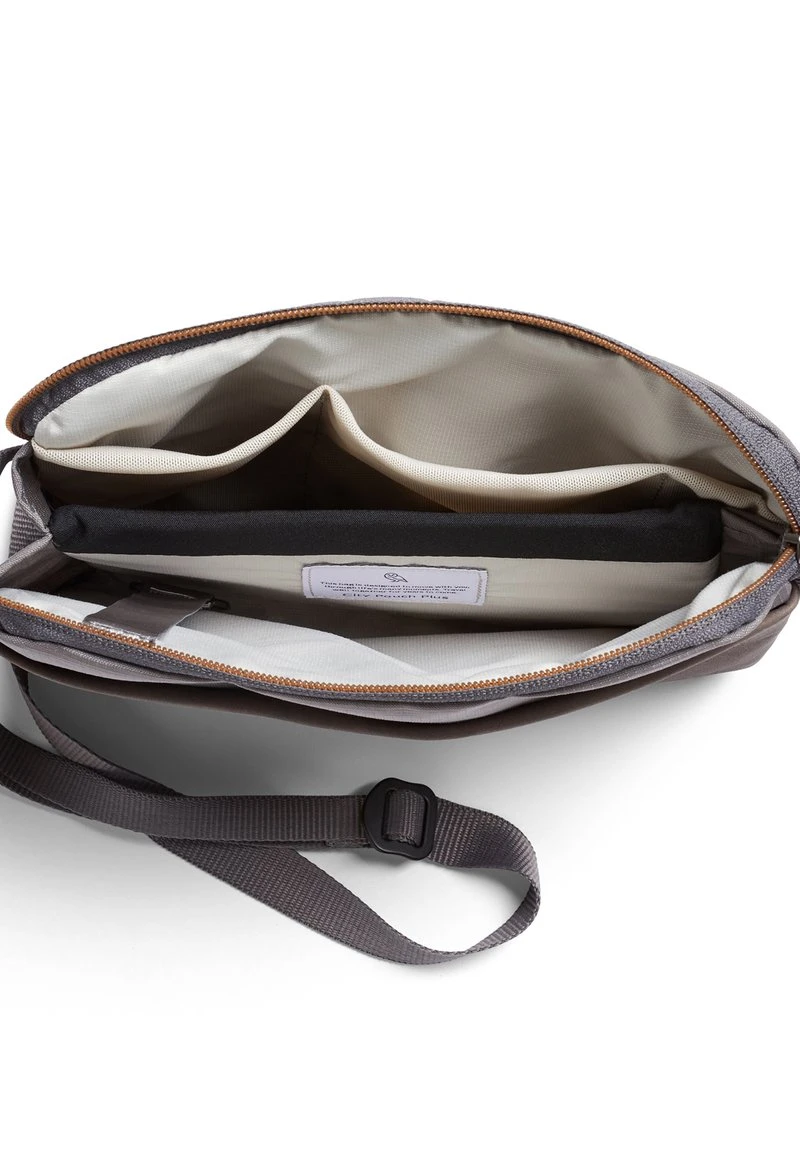 BELLROY CITY PLUS PREMIUM - Umhängetasche - Stormgrey – Bild 3