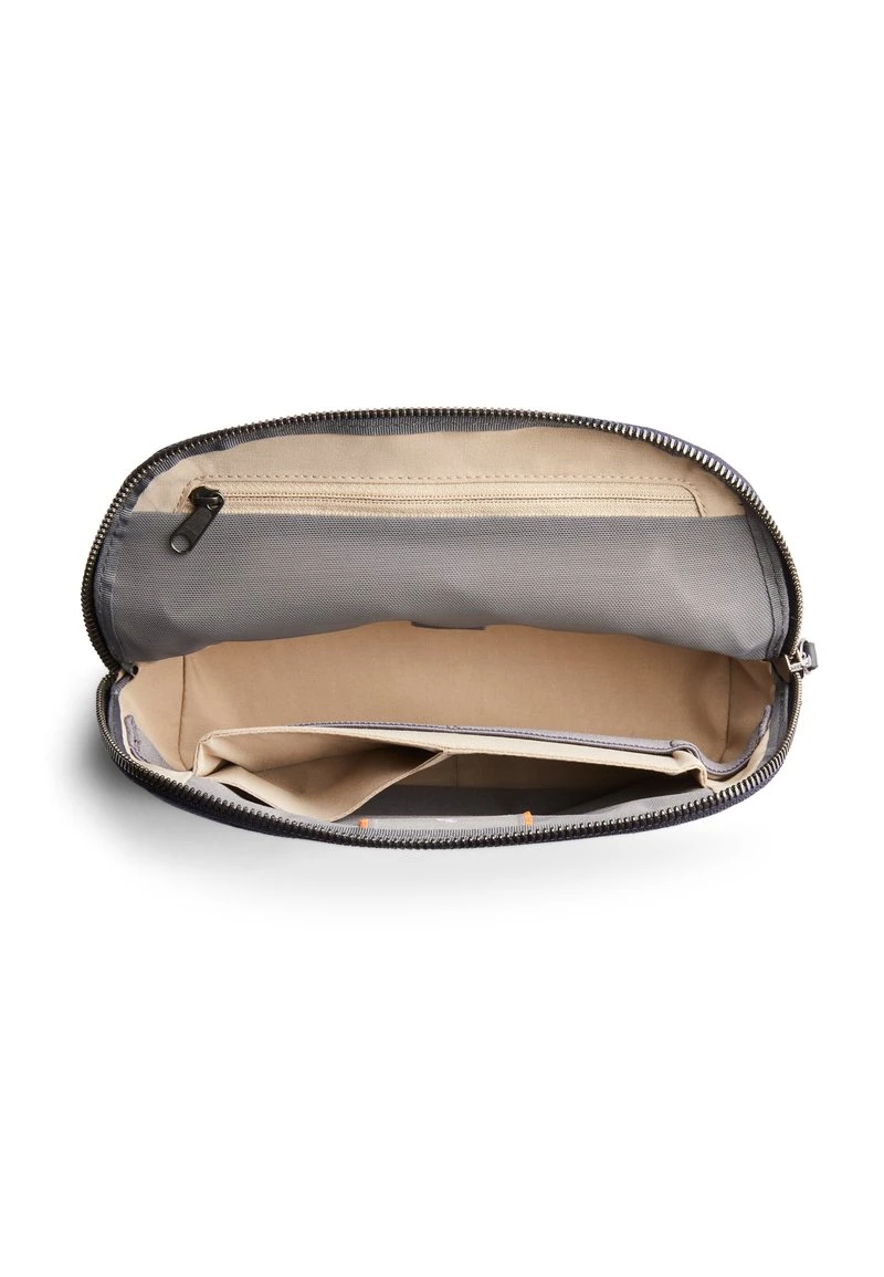 BELLROY DESK CADDY - Kosmetiktasche - Navy – Bild 3