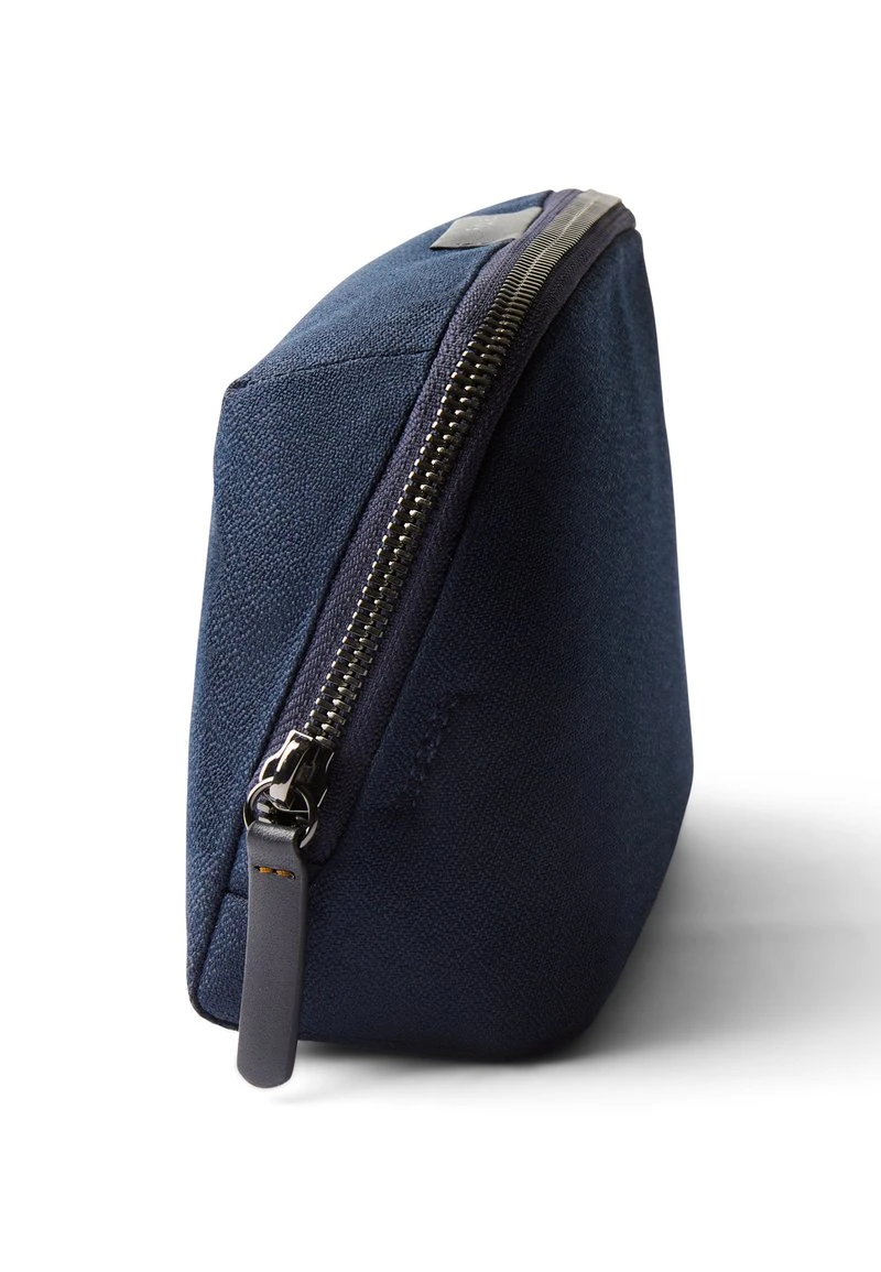 BELLROY DESK CADDY - Kosmetiktasche - Navy – Bild 4