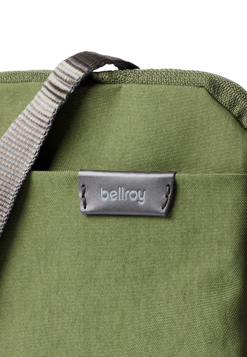 BELLROY CITY POUCH PLUS - Umhängetasche - Rangergreen – Bild 4