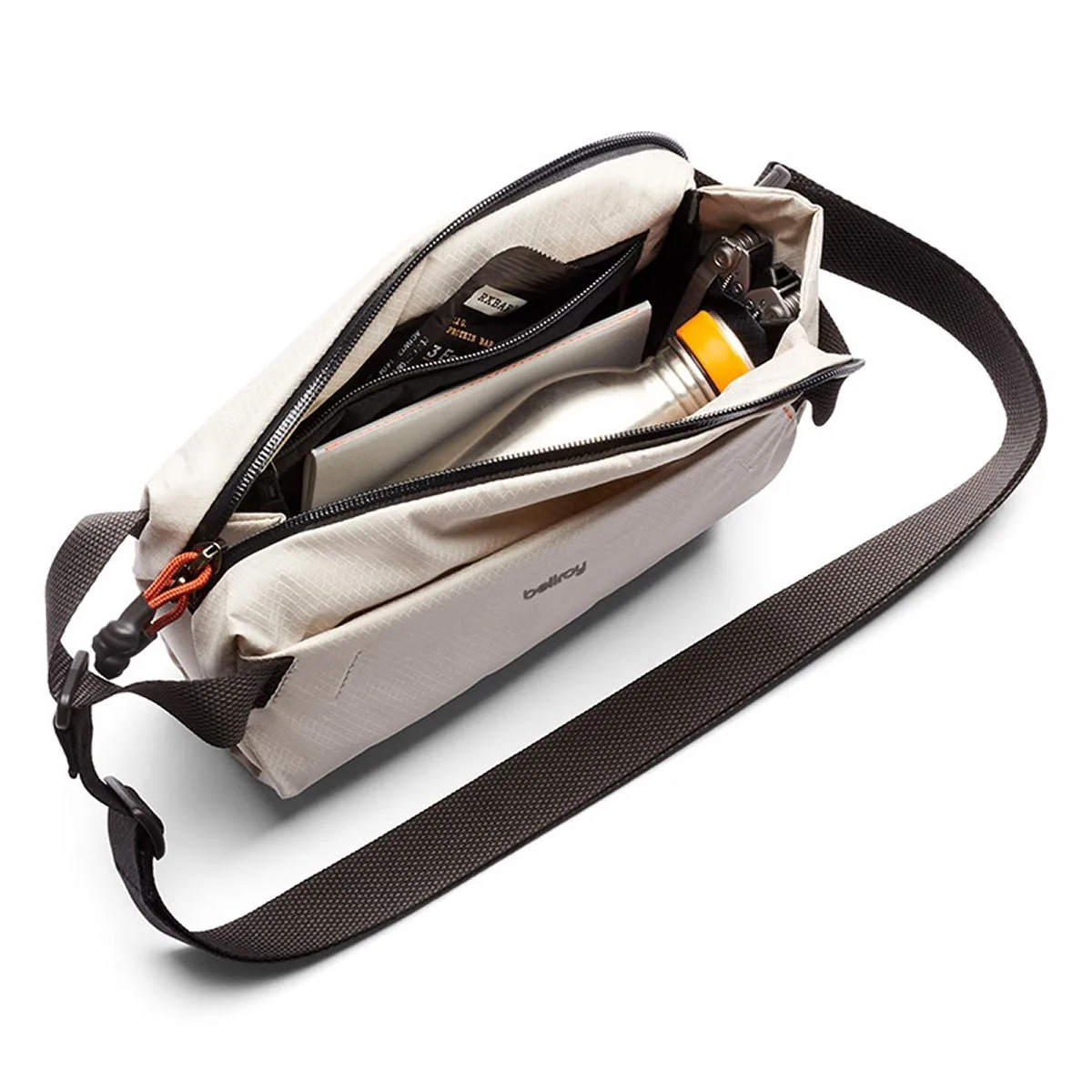 BELLROY Lite Sling Mini Chalk – Bild 2