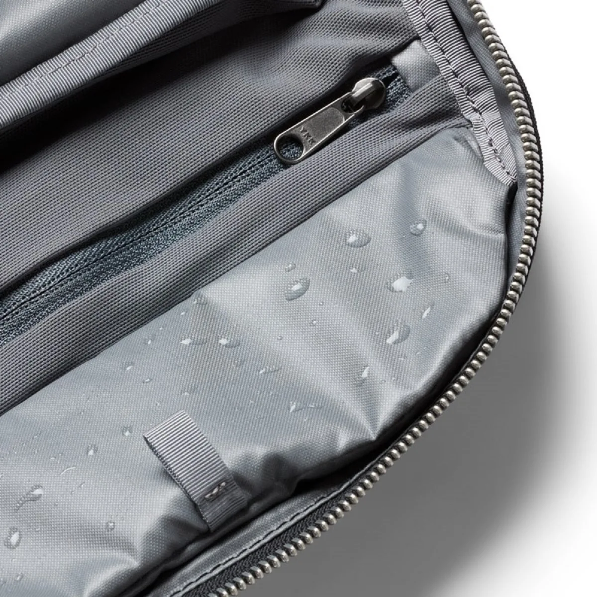 BELLROY Toiletry Kit Plus Black – Bild 7
